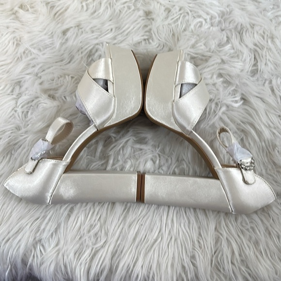 LULUS Crushest White Satin Rhinestone Ankle-Strap Chunky Heels Size 8.5 NEW - Picture 11 of 15